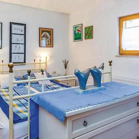 Pet Friendly In With Kitchen