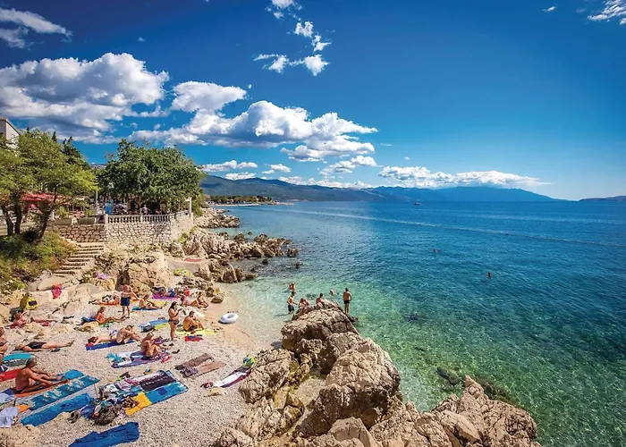 5 Bedroom Awesome In Сasa de vacaciones Ledenice