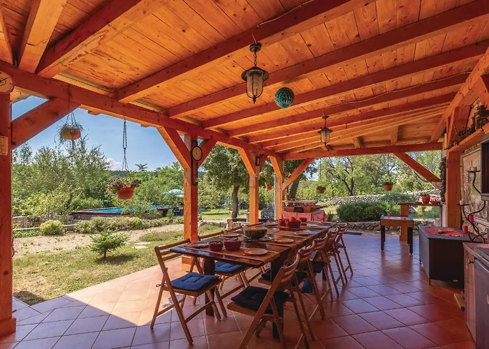 5 Bedroom Awesome In Сasa de vacaciones