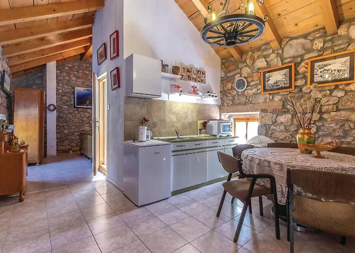5 Bedroom Awesome In Сasa de vacaciones