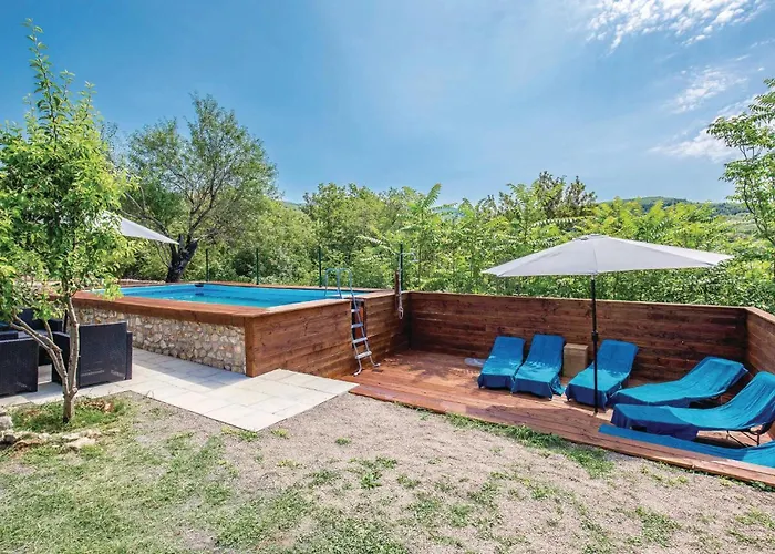 Сasa de vacaciones 5 Bedroom Awesome In *