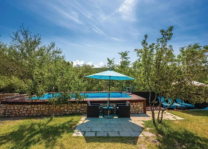 Сasa de vacaciones 5 Bedroom Awesome In