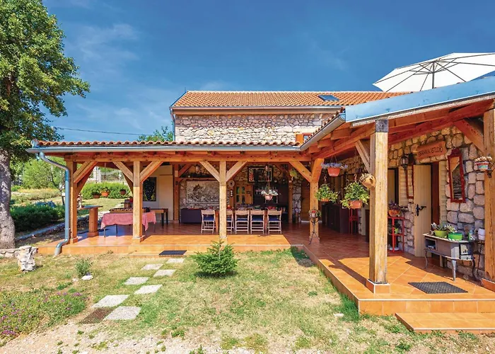 Сasa de vacaciones 5 Bedroom Awesome In