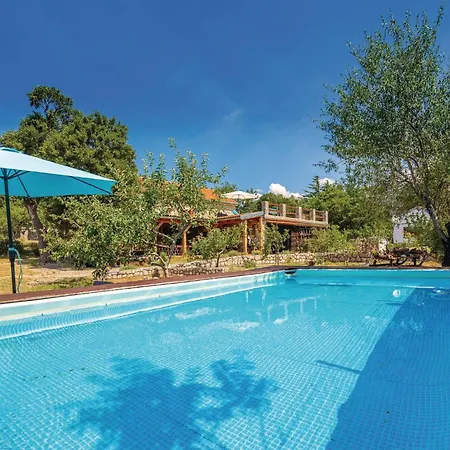 Dom wakacyjny Pet Friendly In With Kitchen Ledenice