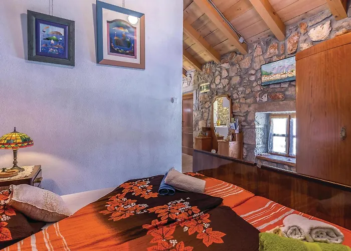 5 Bedroom Awesome In Feriehus Ledenice