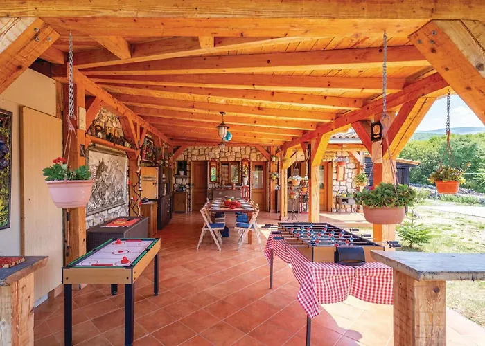 5 Bedroom Awesome In Feriehus